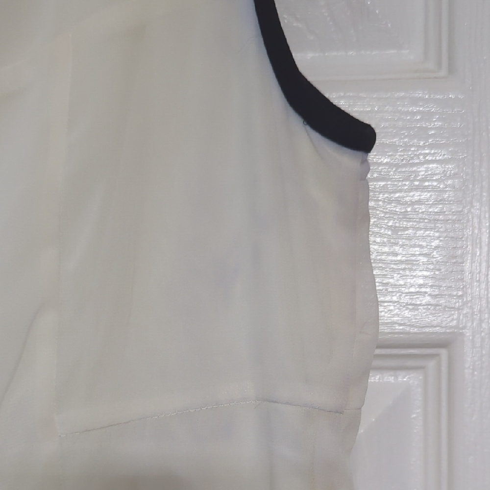 Express Women's Cream Sleeveless Top - Picture 5 of 5
